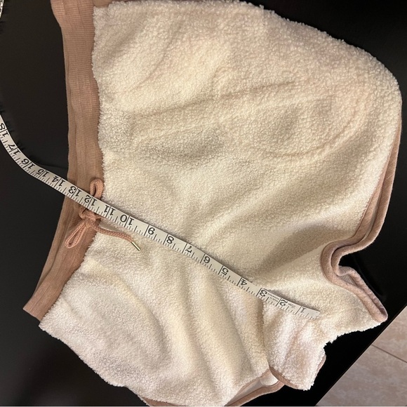 Victoria’s Secret LOGO Sherpa shorts, pull up elastic waist pockets XL - Picture 10 of 14